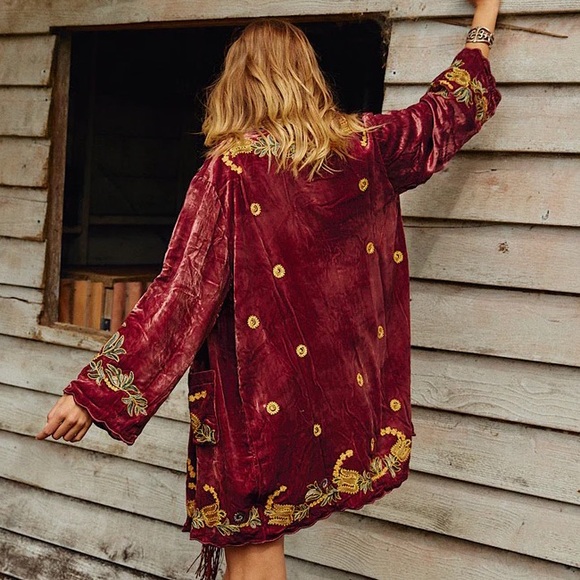 SOLD💫 Chasing Unicorns Proud Mary Silk Embroidered Housecoat OS - Picture 7 of 17